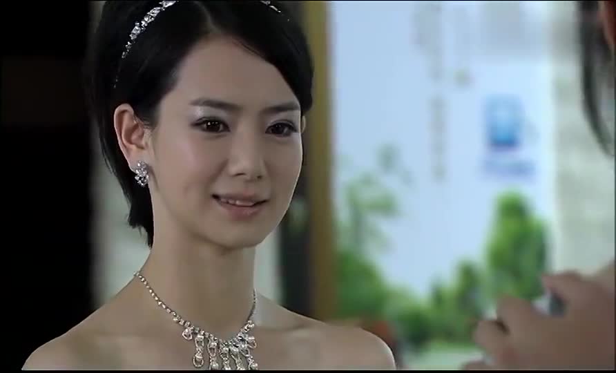 夏家三千金-夏友善听到钟皓天有女朋友,脸色瞬间就拉