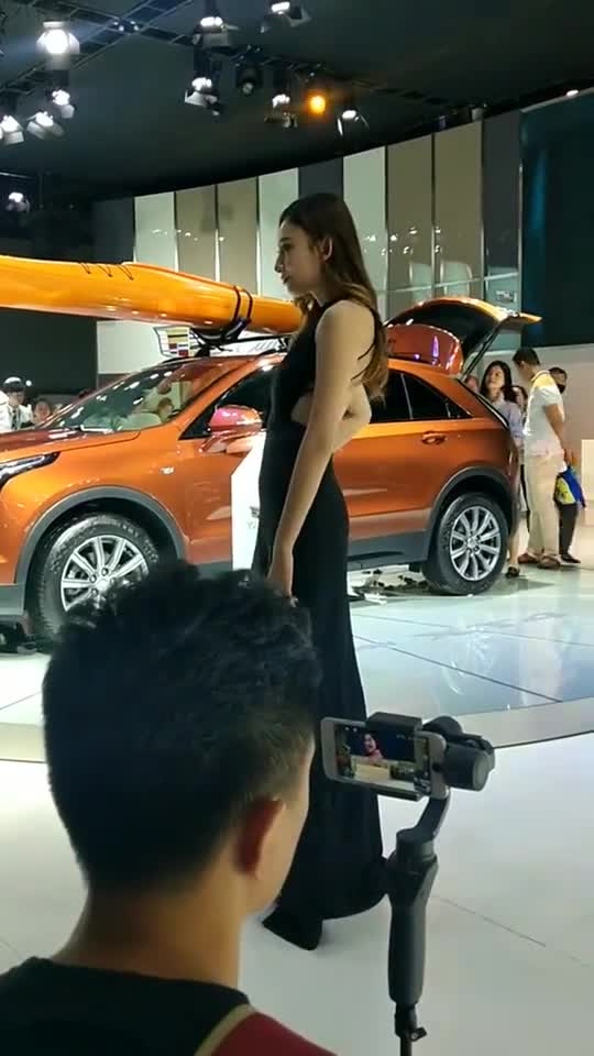 车展上最吸引人的美背！！