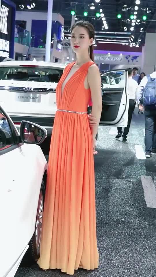 车展长裙子！