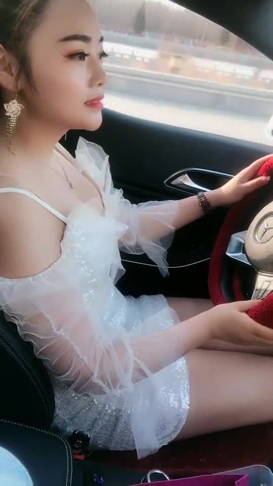 为什么开豪车的都是美女