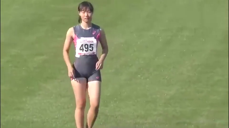 日本女子田径跳高比赛,妹子这身材太抢镜了!