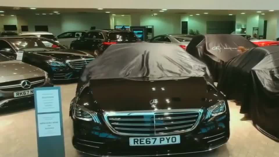2020落地：奔驰新车到货，拉掉车罩看完外形，你有没有心动？