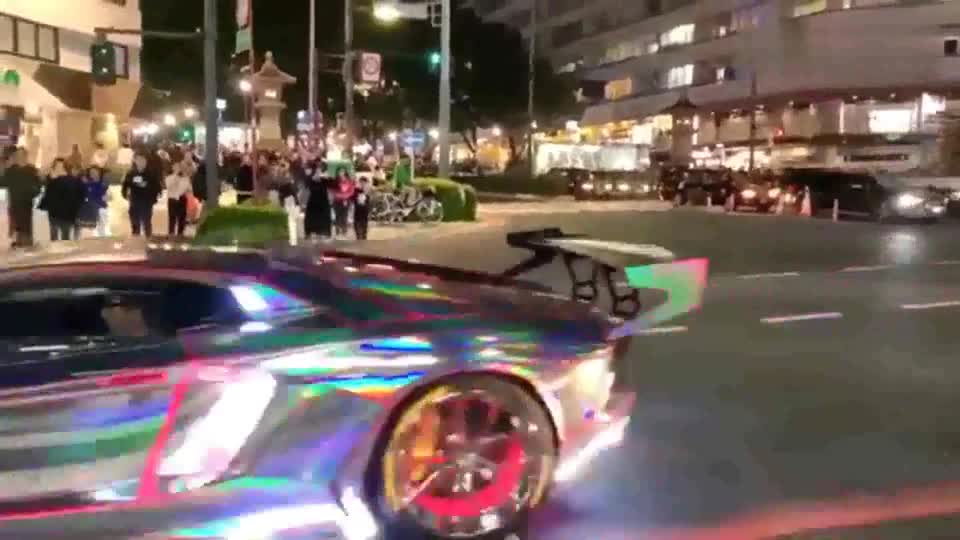 实拍：日本街头的超跑改装车，别说多酷了！