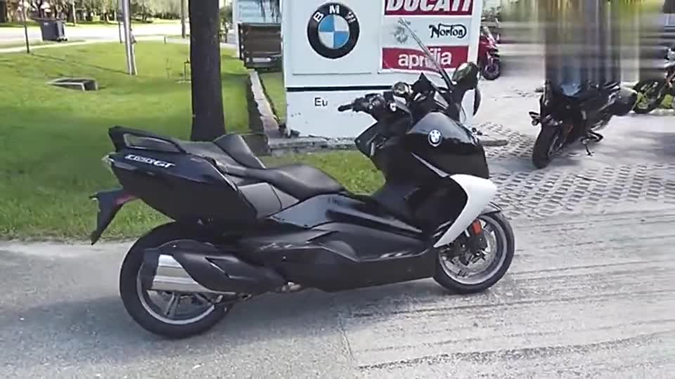 移动沙发，实拍宝马豪华踏板车C650GT，感觉怎样