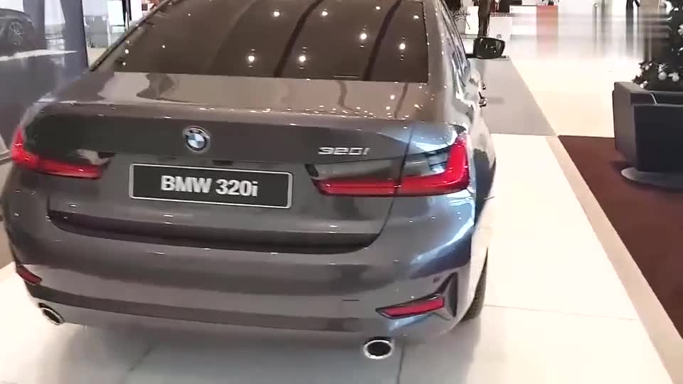2020款宝马3系320i到店实拍，近距离看到实车，果断放弃奥迪A4