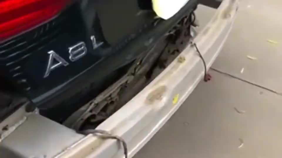 为什么说买车要买德国车，看看这一汽奥迪的防撞梁，你就知道了