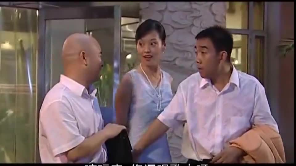 杨光的快乐生活:老同学这标准出来了,唱歌可以,这包间得大!