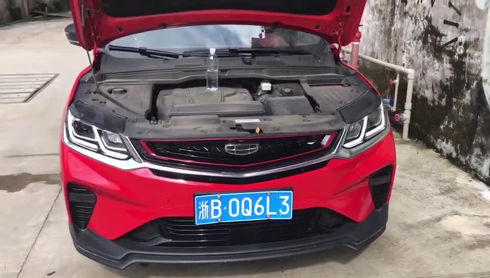 实拍：吉利缤越1.5T三缸机发动机抖动测试，热启动抖动很小