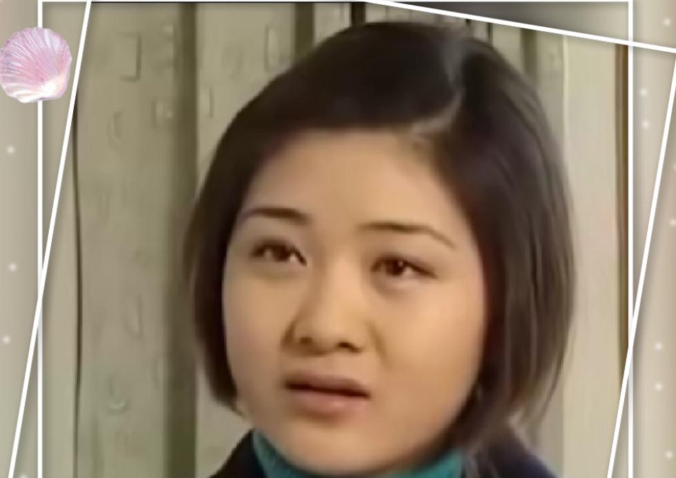 小玲的扮演者名叫李超伶,在拍《刘老根》的时候她只有15岁,虽然年纪不