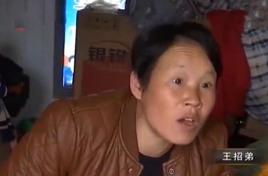 老人拥有四套房,三个儿子一套都分不到,直言:怕分了被赶出家门