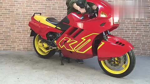 实拍宝马超级摩托K1，用轴传动，还有ABS，然而它诞生于80年代