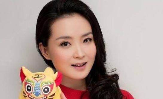 王艳当年凭借靓丽的外形和不俗的演技深得观众的喜爱