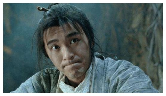 还记得被周星驰"一弹"成名的小胖子吗?如今长大后帅到
