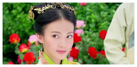 虽然《女医明妃传》的主角是刘诗诗,但金晨在剧中饰演的角色,颜值