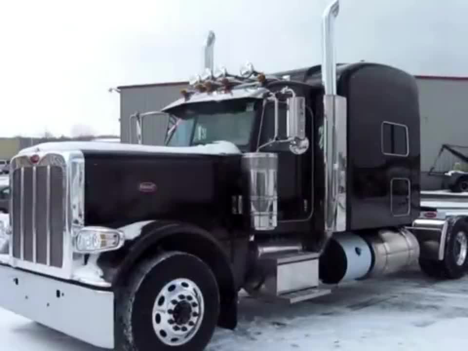 实拍擎天柱原型车：彼得比尔特389长头卡车