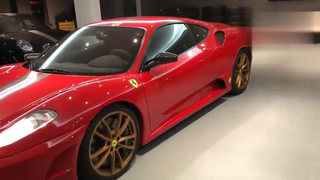 实拍红色法拉利F430Scuderia
