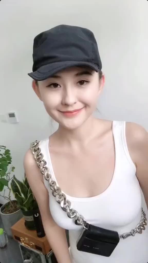 热依扎产女 热依扎机场 这样的身材也是着实让人慕了 超美的