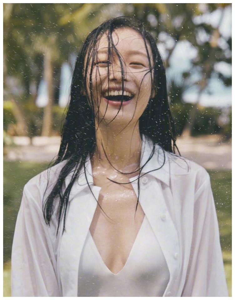 女明星倪妮马来西亚海滩满满的夏日气息写真