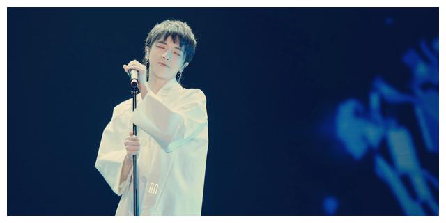 “华晨宇火星演唱会”歌迷对唱,欢迎回家,更像是一场浪漫赴约