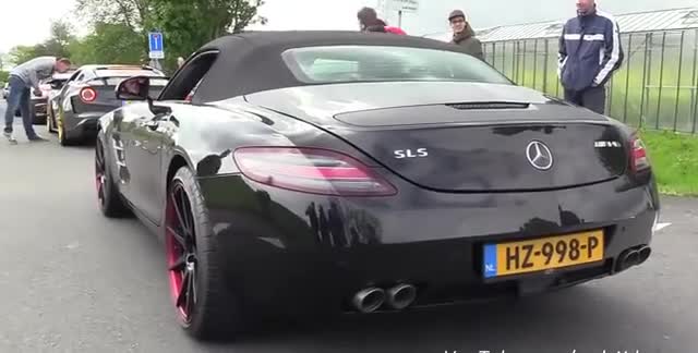 运动性能车，车尾尾灯犀利霸气