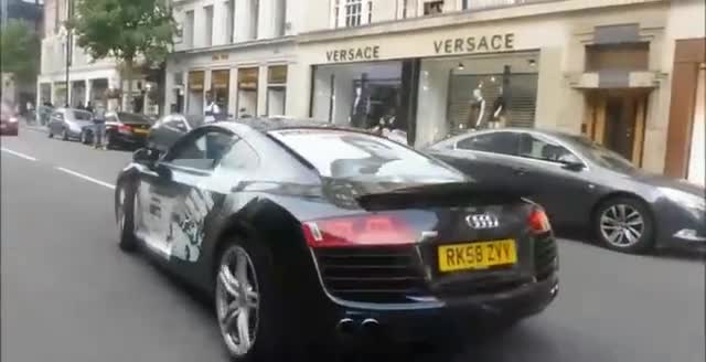 前脸与进气格栅展示，帅气的超跑