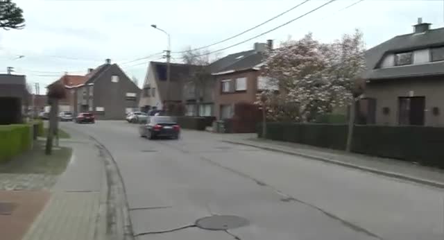 实拍跑车离去的瞬间展示