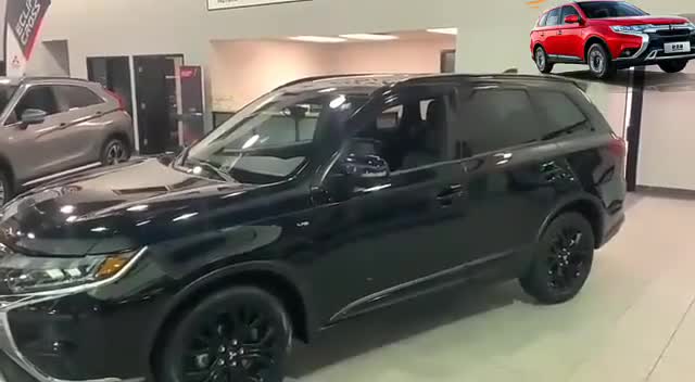 新款的欧蓝德。黑色的车身硬朗的