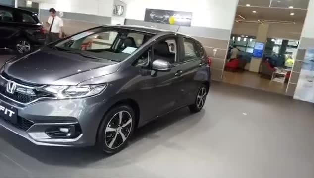 2020款本田飞度到店实拍，近距离看到外观和内饰，才知道啥叫改变