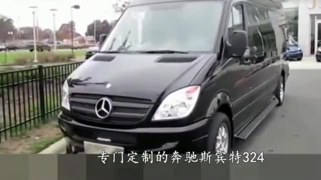 姚明这款奔驰MPV如同一台移动的“小皇宫”