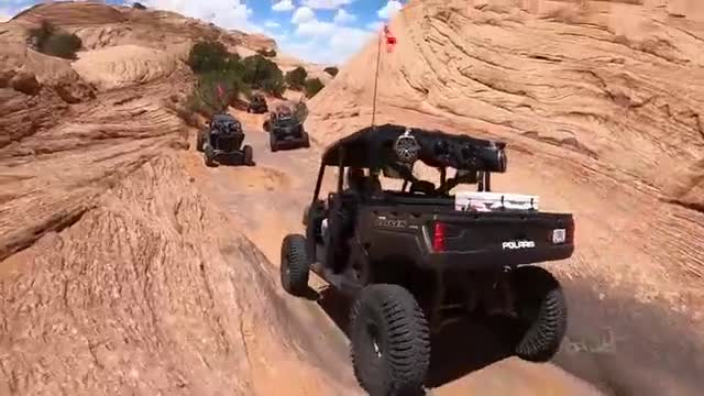 外国全地形越野汽车展示不错的性能！