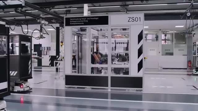 实拍奔驰AMG发动机的组装过程，看完发现贵得有道理！