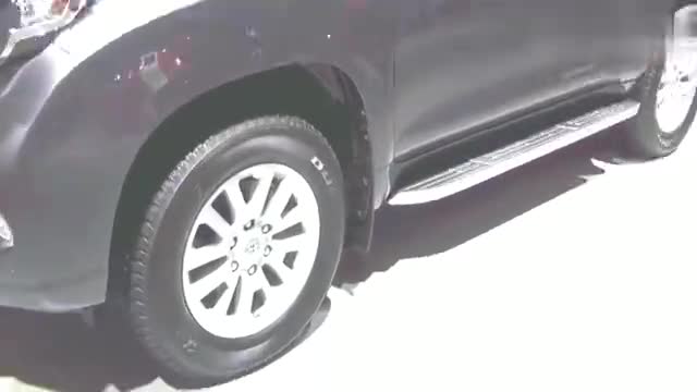 实拍全新丰田陆地巡洋舰，这车内部空间太大了