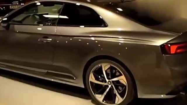 奥迪RS5450马力超强动力，城市大钢炮，炫酷的外观