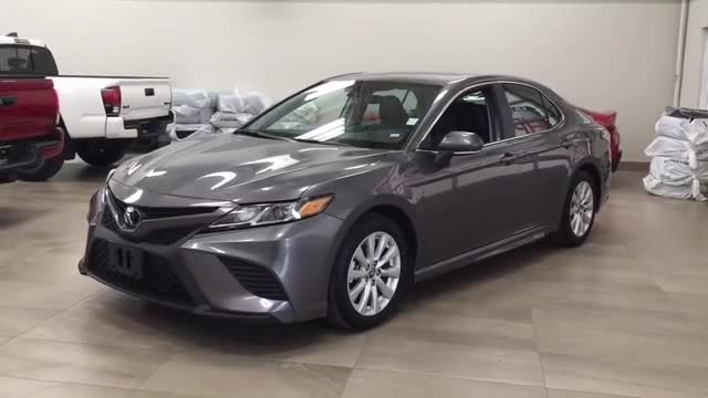 2020款丰田凯美瑞到店实拍，详细了解外观和内饰，还想啥本田雅阁