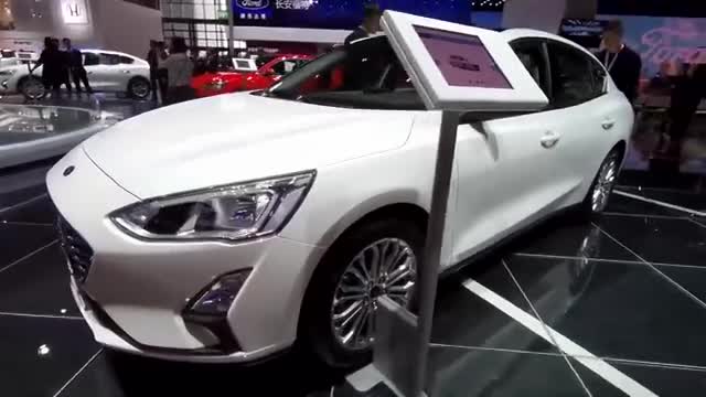 车展实拍2020款福特福克斯三厢版，坐进驾驶室时，才知道啥叫改变