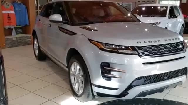 2020款路虎揽胜极光到店实拍，看到这颜值和内饰，才知道啥叫改变