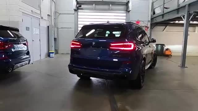 2020款宝马X5M50i入库实拍，最后声浪声响起那刻，我彻底心动了