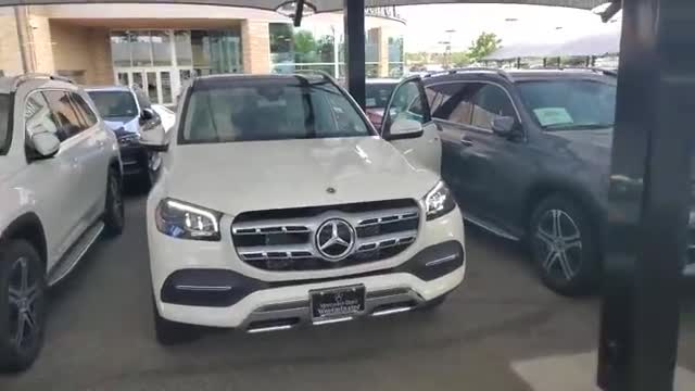 2020款奔驰GLS450入库实拍，看到外观和内饰，给个不心动的理由