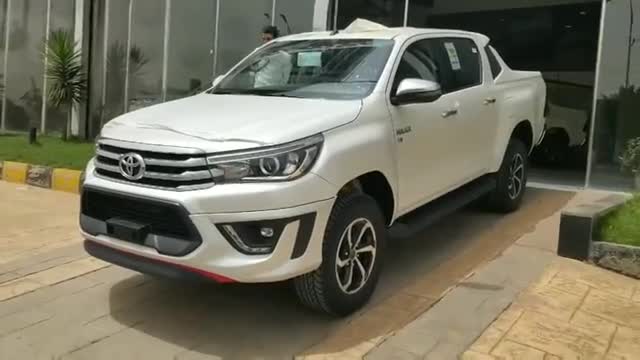 2020款丰田Hilux到店实拍，全面了解外观和内饰后，瞬间心动了