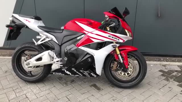 外观声浪全展示，实拍本田四缸跑车CBR600RR，感觉如何？