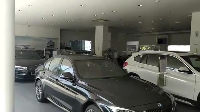 运动感十足！实拍2020款宝马330i，这颜值和内饰感觉如何