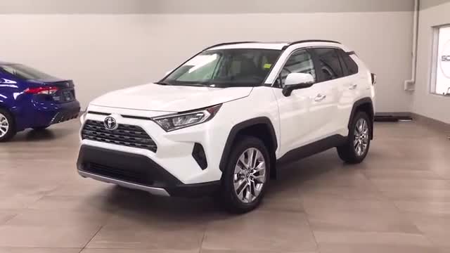 2021款丰田RAV4入库实拍，打开车门坐进驾驶室，才知道啥叫改变