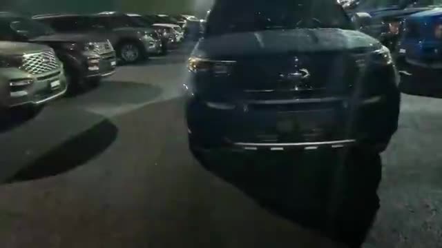 夜晚实拍2020款福特探险者，看到外观内饰，买不买大众途昂自己想