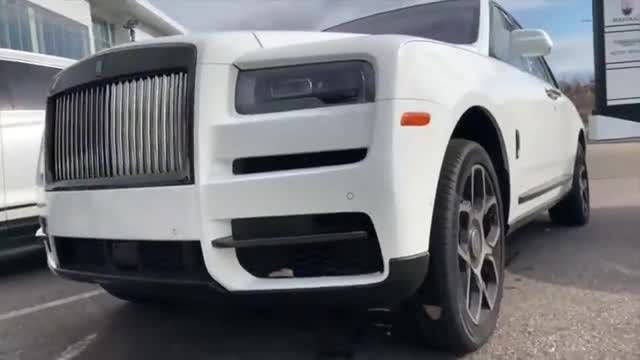 2021款劳斯莱斯库里南抢先实拍，打开车门亮起氛围灯，霸气开始