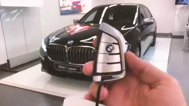 2021款宝马7系实拍，开上马力机一脚油门下去，才知道有多强悍