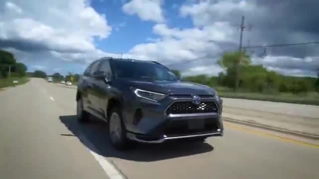 2021款丰田RAV4抢先实拍，坐进驾驶室开上路那刻，给个不买理由