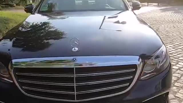 2020款奔驰E级实拍展示，亮起氛围灯开上路那刻，不要太喜欢了