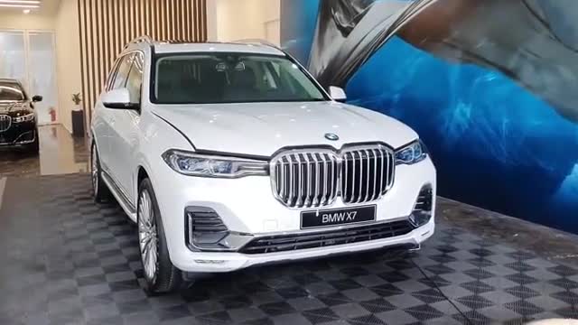 2020款宝马X7到店实拍，开启后备箱放倒座椅，还想啥奔驰GLS