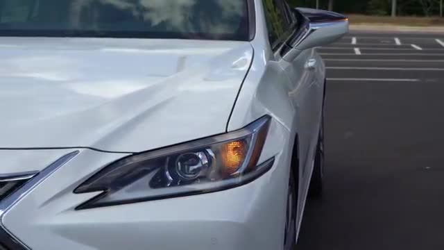 2020款雷克萨斯ES300h实车展示，按下钥匙近距离了解后，心动了