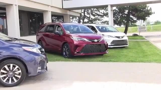 2021款丰田塞纳实车展示，朝车门踢一脚后，买不买奥德赛自己定